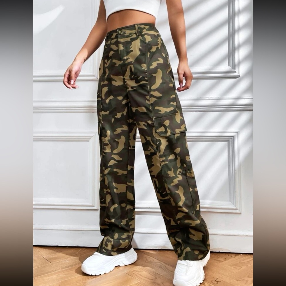 Camo Cargo Pants - Size 4 (S)